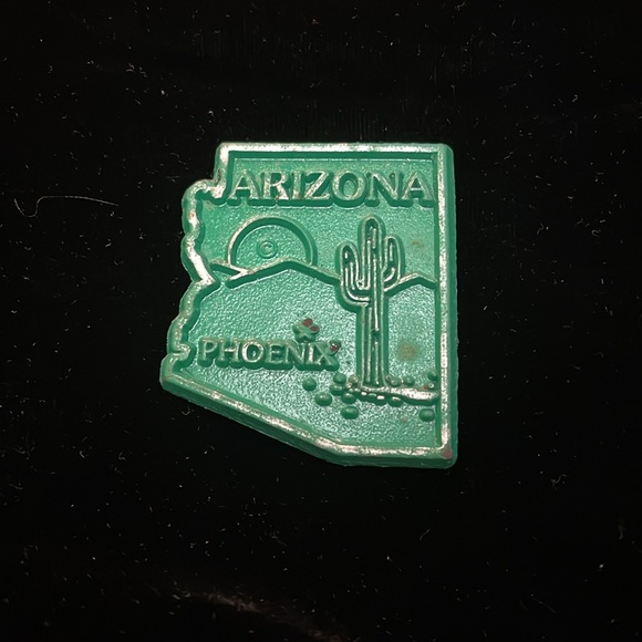 Magnets - Picture 3 of 16